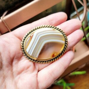 Elegant Gold and Brown Striped Agate Brooch